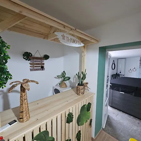 Les De Justine L'ecrin Tropical Bed & Breakfast Aubers